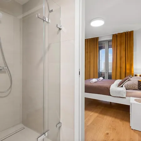 Skypark, Luxusny S Parkovanim Vo Vyske * Pressburg