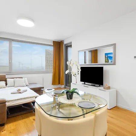 Skypark, Luxusny S Parkovanim Vo Vyske * 布拉迪斯拉发