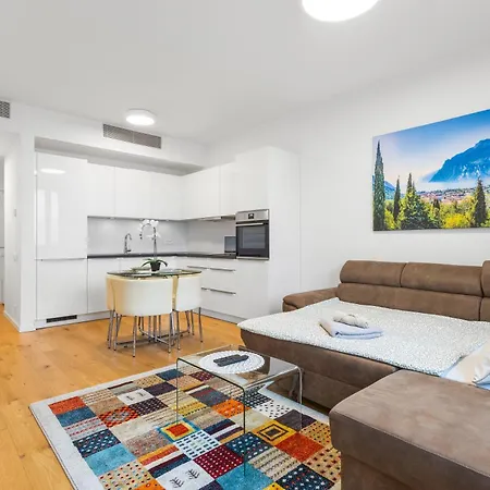 Skypark, Luxusny S Parkovanim Vo Vyske *