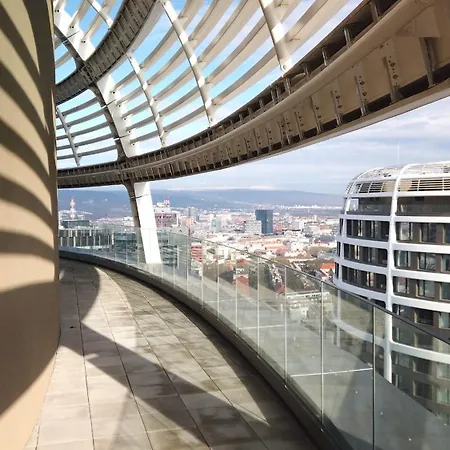 Skypark, Luxusny S Parkovanim Vo Vyske Apartament Bratysława