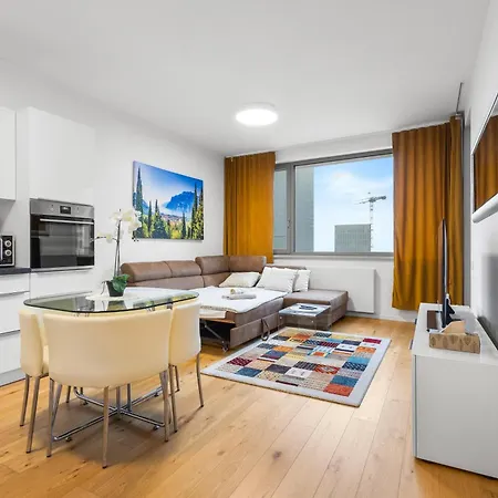 Skypark, Luxusny S Parkovanim Vo Vyske Apartman